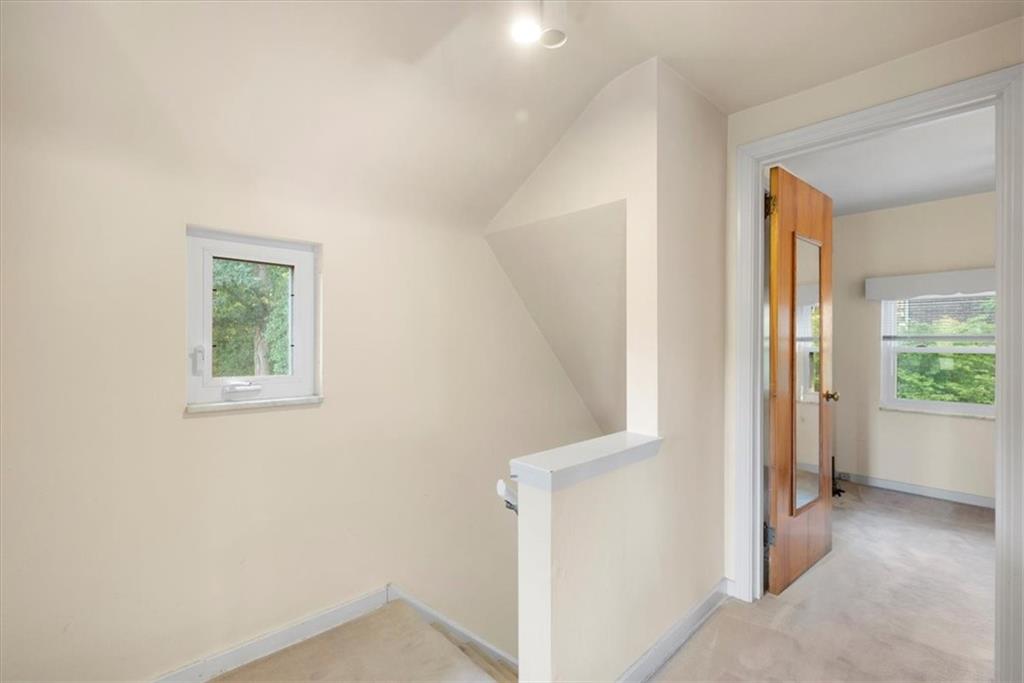 118 Rockingham Road Pittsburgh, PA 15238 - Photo 15 of 31 Gallery Image 15