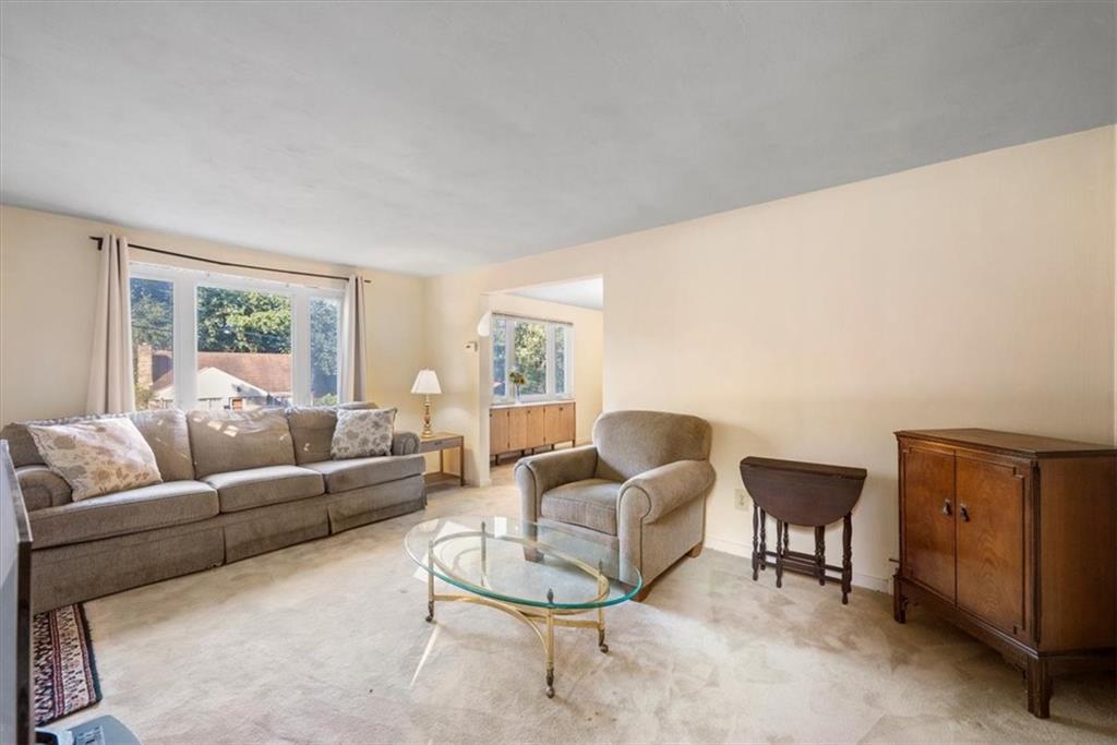 118 Rockingham Road Pittsburgh, PA 15238 - Photo 7 of 31 Gallery Image 7