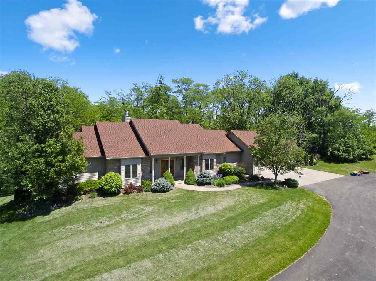 14535 Hamilton Road Roanoke, IN 46783 - Photo 2 of 36