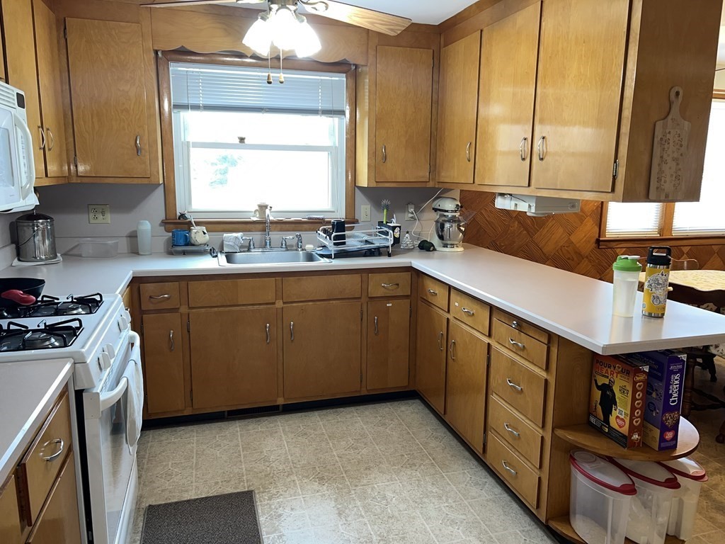 39 Mill Road Chelmsford, MA 01824 - Photo 5 of 26