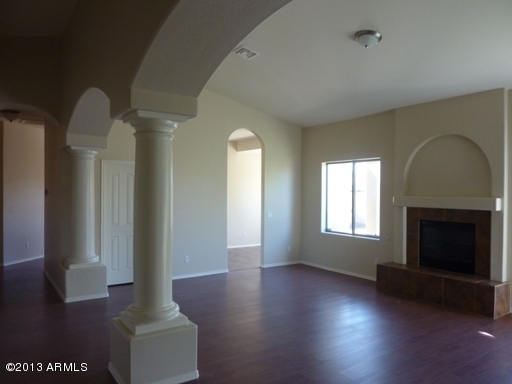 33 East Elgin Street Gilbert, AZ 85295 - Photo 5 of 15 FamilyRoom2