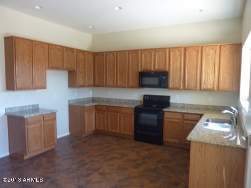33 East Elgin Street Gilbert, AZ 85295 - Photo 8 of 15 Kitchen2