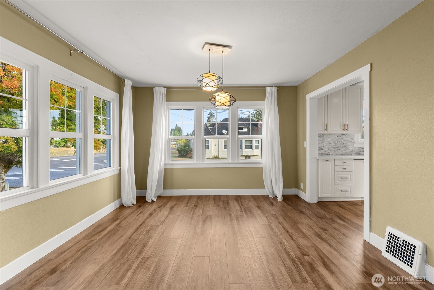 803 Fowler Street Raymond, WA 98577 - Photo 7 of 31 Gallery Image 7