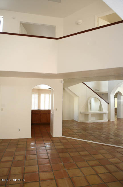 1709 East Gelding Drive Phoenix, AZ 85022 - Photo 19 of 33 Dining Room