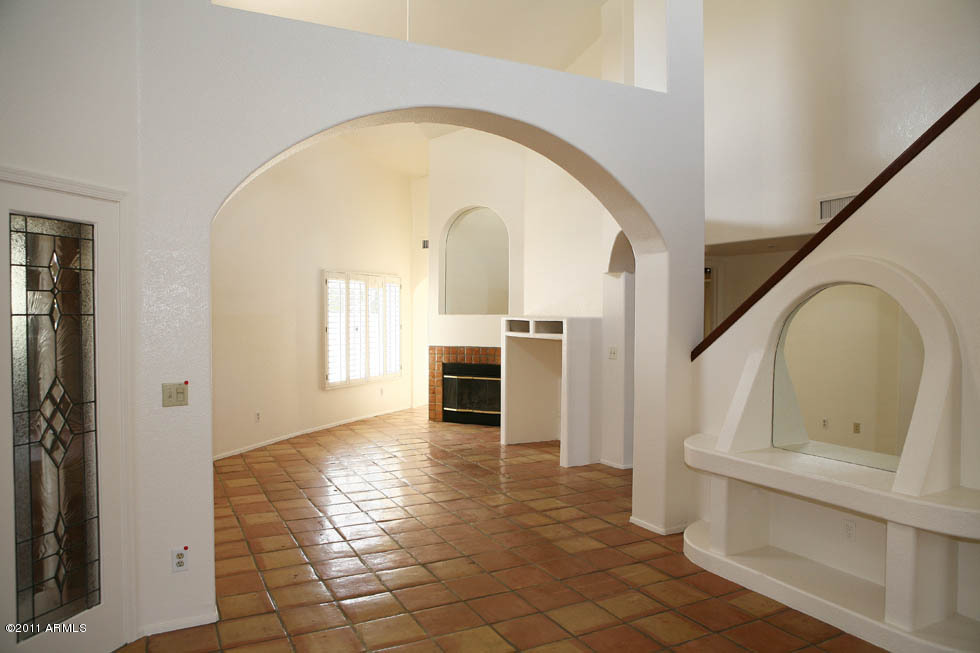 1709 East Gelding Drive Phoenix, AZ 85022 - Photo 24 of 33 Livnig-Dining Room