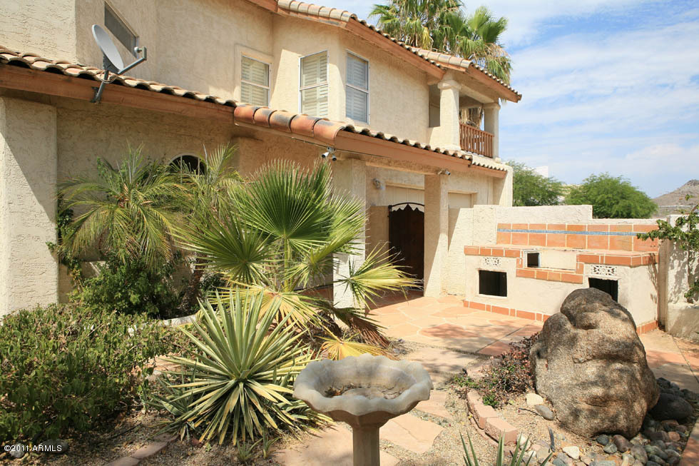 1709 East Gelding Drive Phoenix, AZ 85022 - Photo 33 of 33 Side Patio