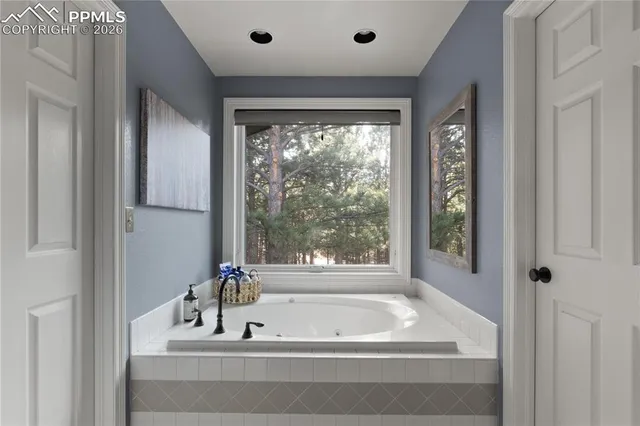 $825,000 | 2 North Sherwood Glen, Monument, CO 80132