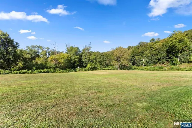 $1,200 | 190 Highway 46, Unit B, Little Ferry, NJ 07643