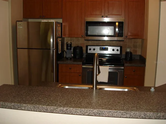 $2,000 | 2141 Portofino Place, Unit 82816, Palm Harbor, FL 34683