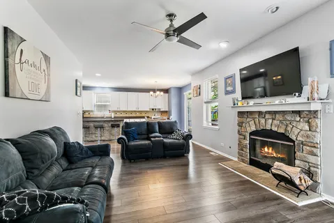 $525,000 | 394 Rockland Avenue, Elgin, IL 60124