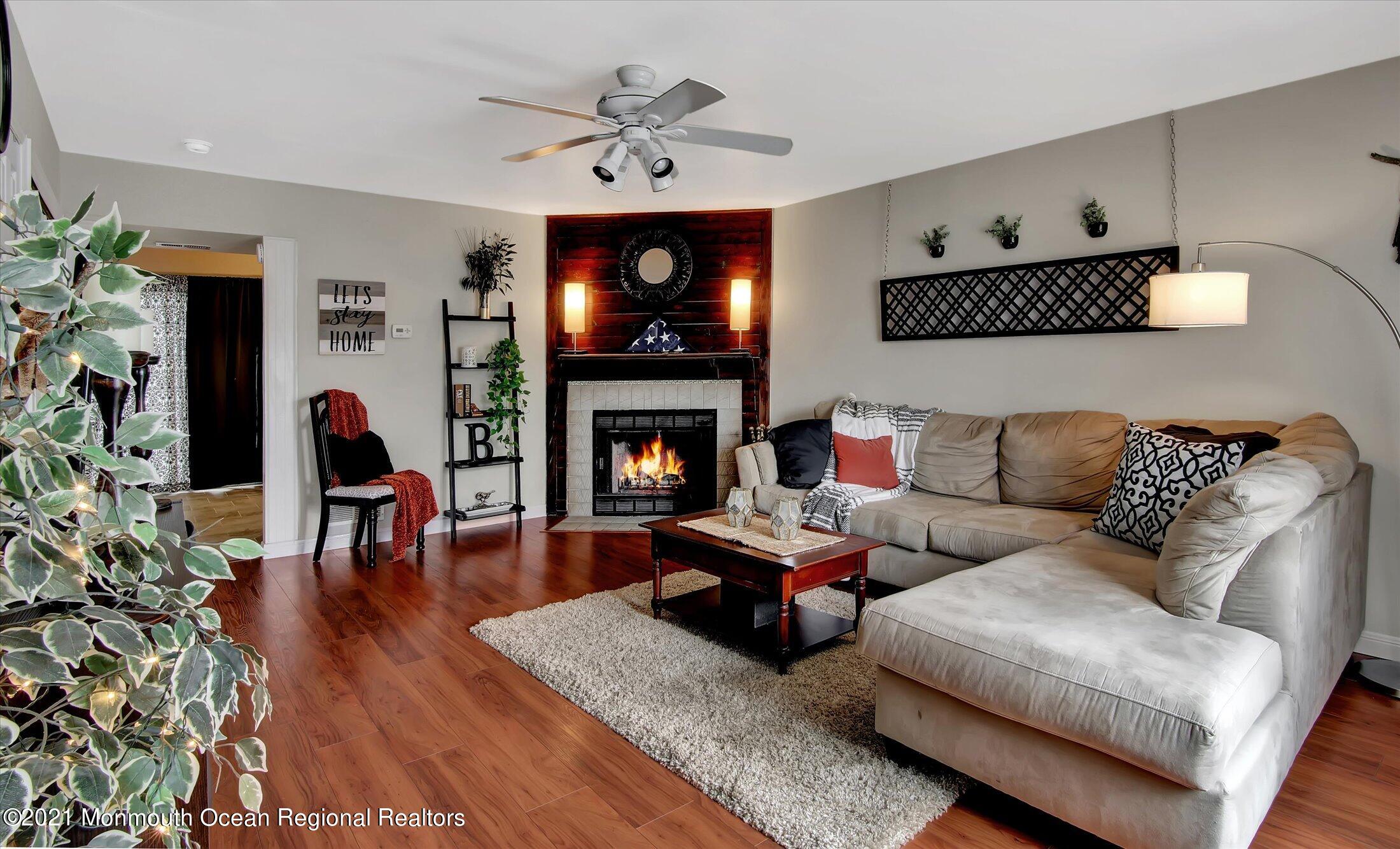 53 Creek Road, Unit 413 Brick, NJ 08724 - Photo 3 of 22 03-Living