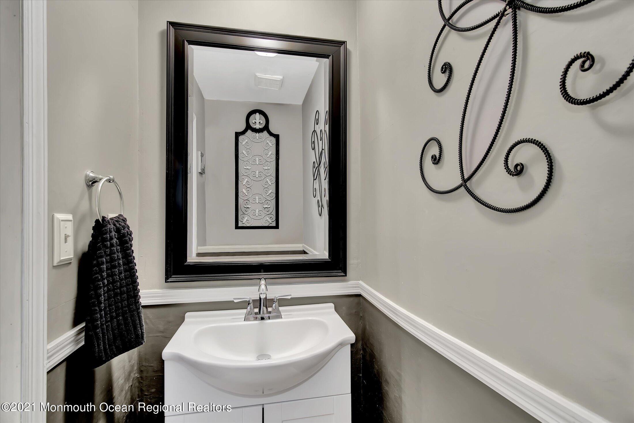 53 Creek Road, Unit 413 Brick, NJ 08724 - Photo 10 of 22 10-Powder Room
