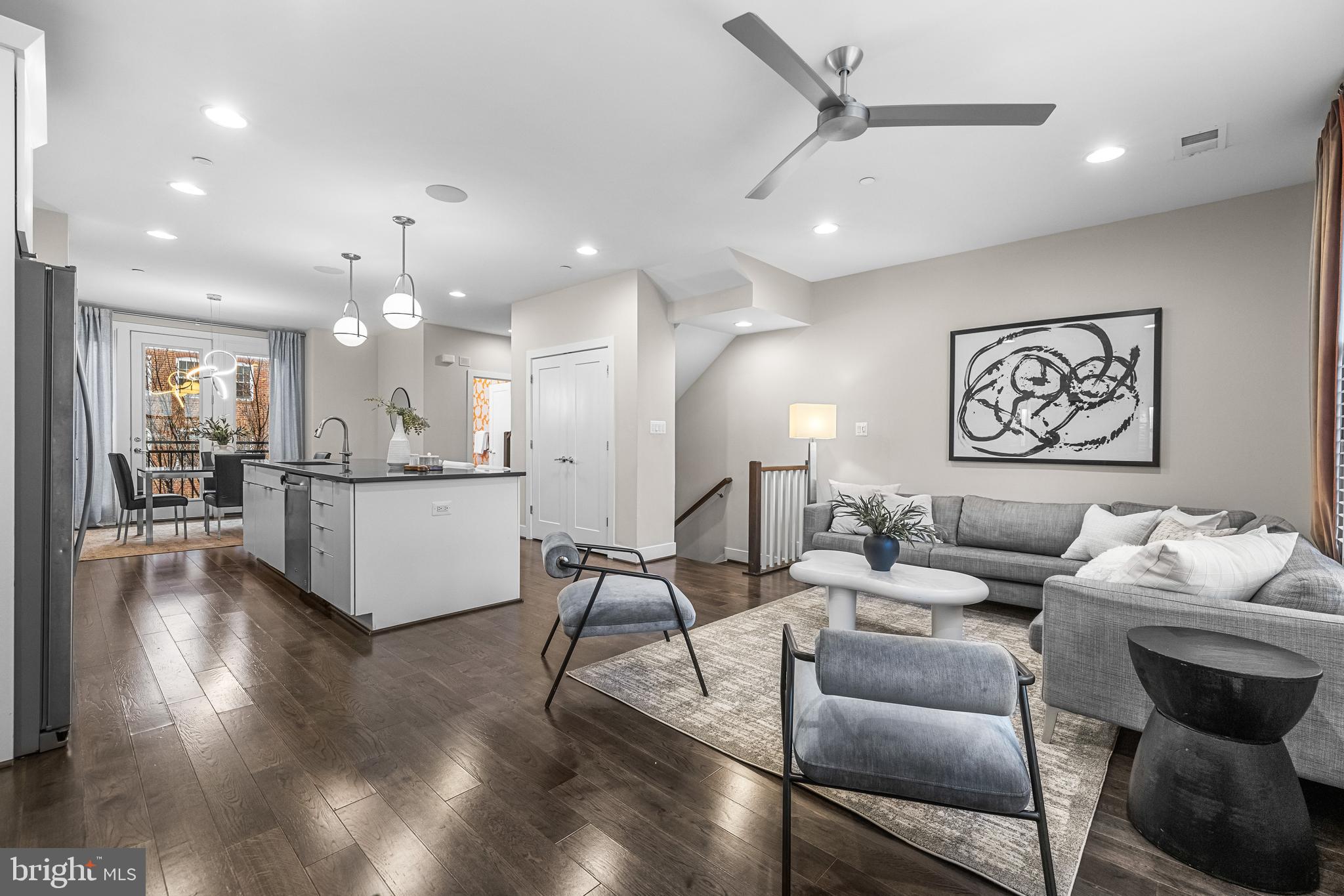 1600 Beason Street Baltimore, MD 21230 - Photo 14 of 53 a living room with furniture and kitchen view