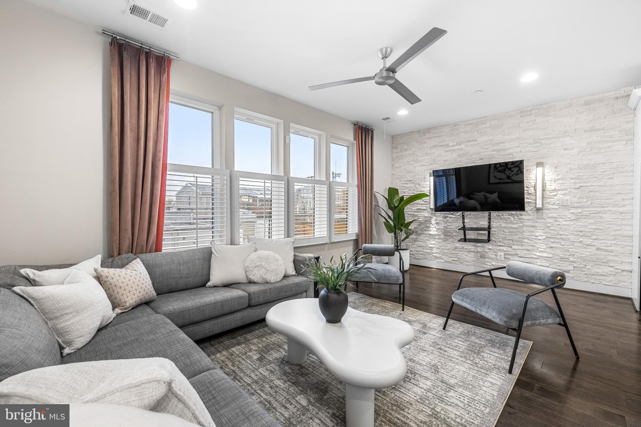 1600 Beason Street Baltimore, MD 21230 - Photo 16 of 53 a living room with furniture and a flat screen tv
