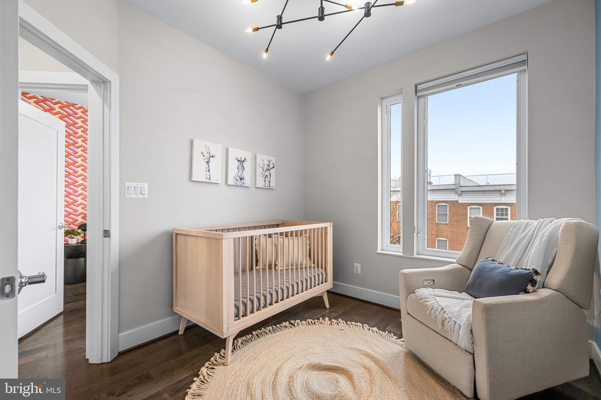 1600 Beason Street Baltimore, MD 21230 - Photo 37 of 53 a living room with furniture and a window
