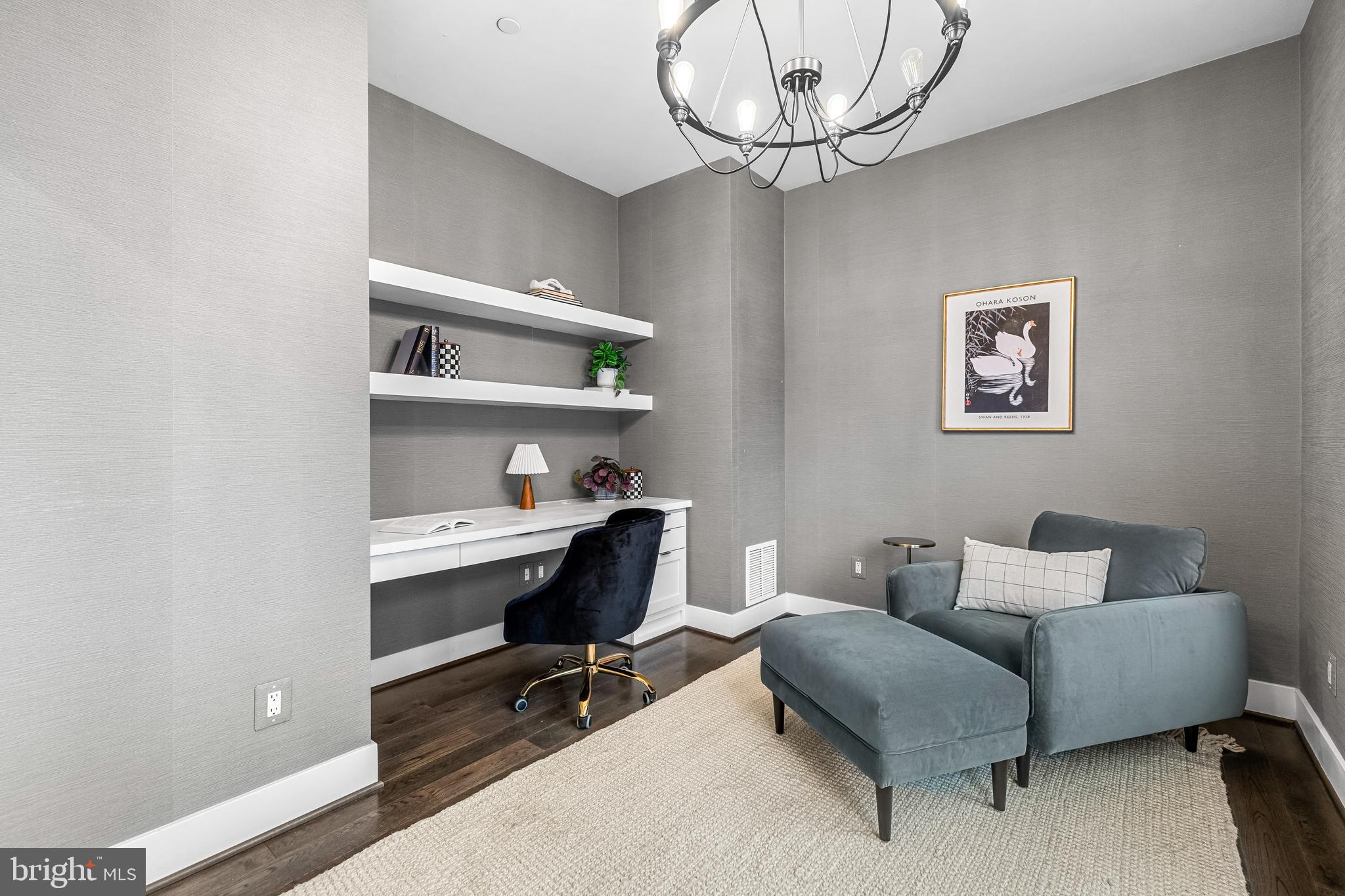 1600 Beason Street Baltimore, MD 21230 - Photo 10 of 53 a view of a livingroom with a workspace