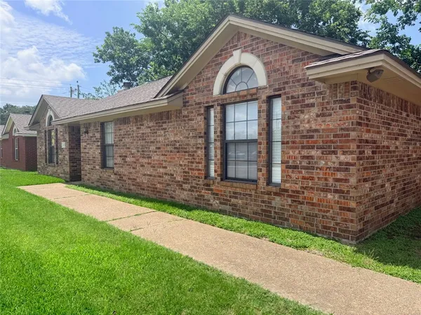 $2,300 | 826 Nimitz Street, College Station, TX 77840