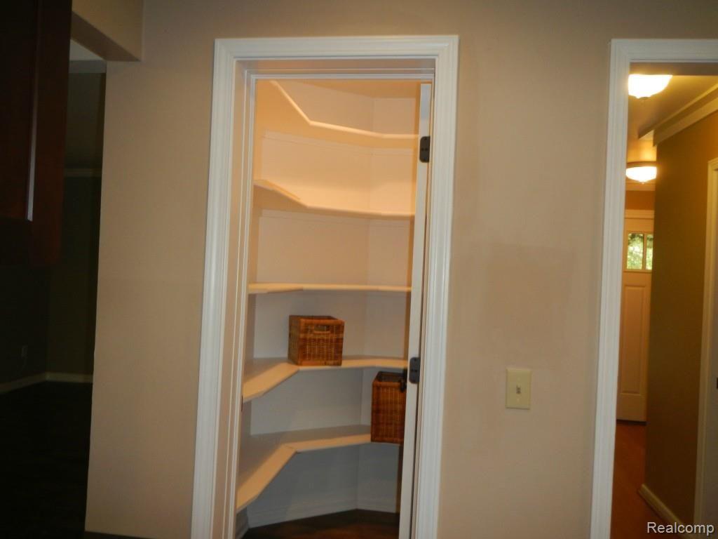1510 Deerhurst Lane Rochester Hills, MI 48307 - Photo 8 of 16