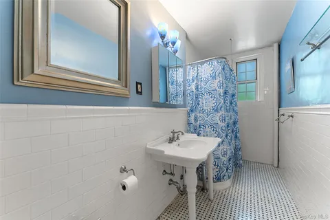 a view of a workspace with furniture