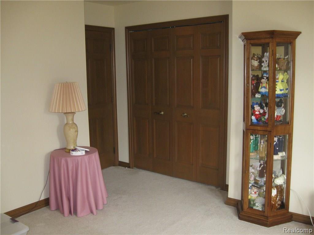 2437 Munster Road Rochester Hills, MI 48309 - Photo 26 of 47