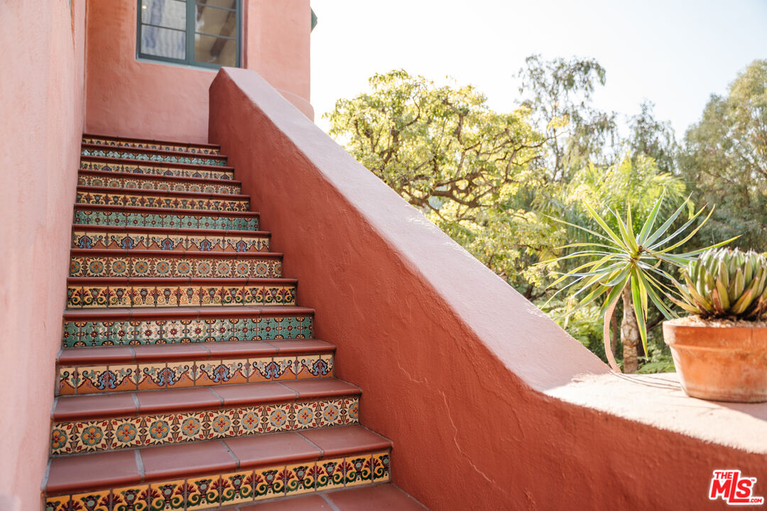3131 Floye Drive Los Angeles, CA 90046 - Photo 37 of 53 a view of a balcony with chairs