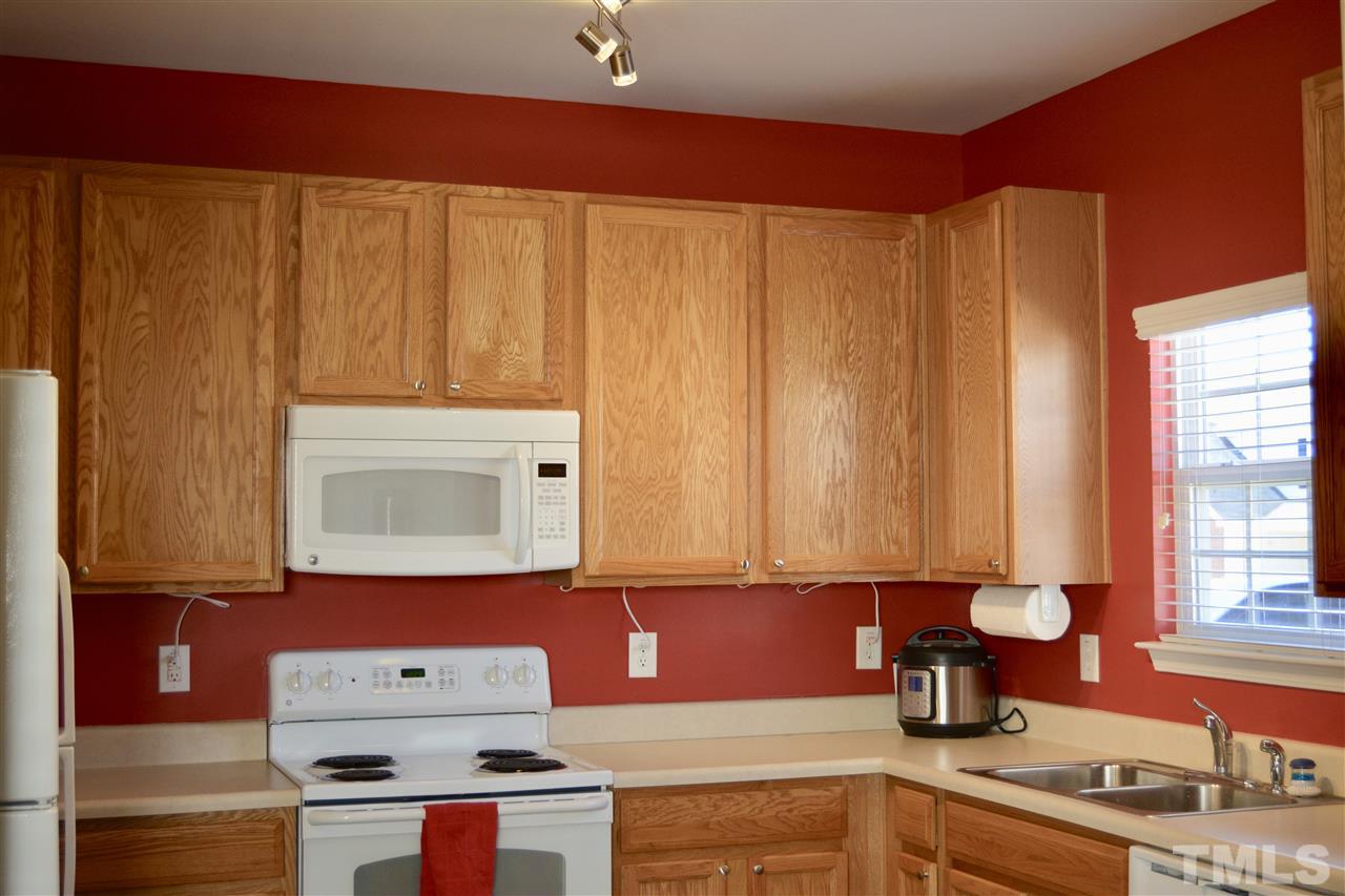 3532 Oneonta Avenue Raleigh, NC 27604 - Photo 4 of 25