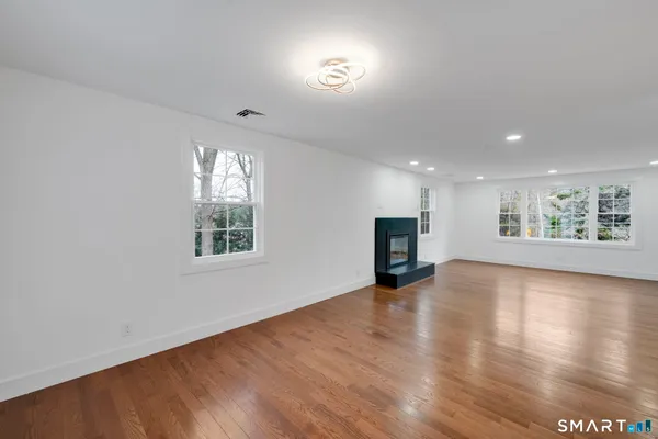 $619,000 | 751 West Avon Road, Avon, CT 06001