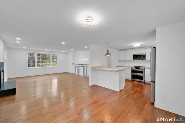 $619,000 | 751 West Avon Road, Avon, CT 06001