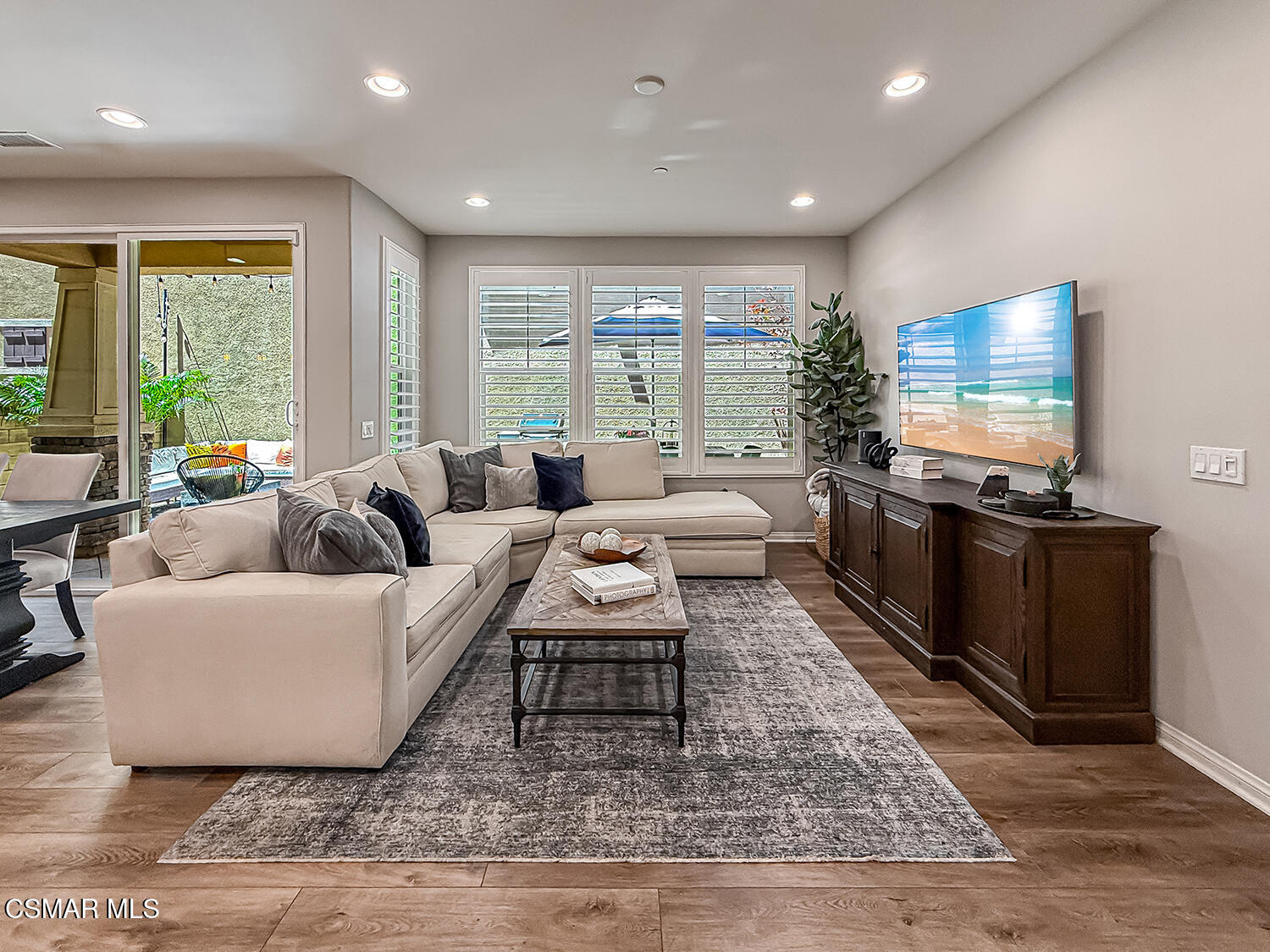 230 Stonegate Road Camarillo, CA 93010 - Photo 4 of 43 bLiving Dining and Kitchen2