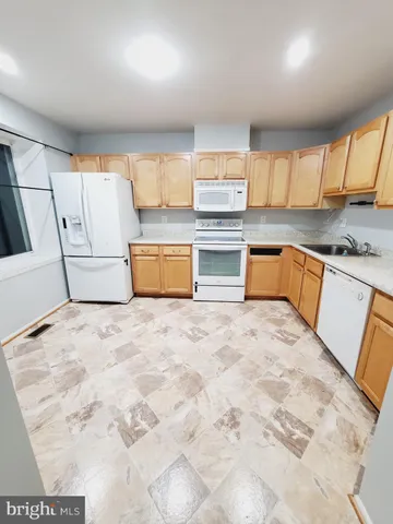 $2,500 | 19 Island Run Court, Catonsville, MD 21228