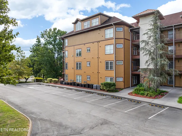 $369,900 | 527 River Pl Way, Unit 516, Sevierville, TN 37862