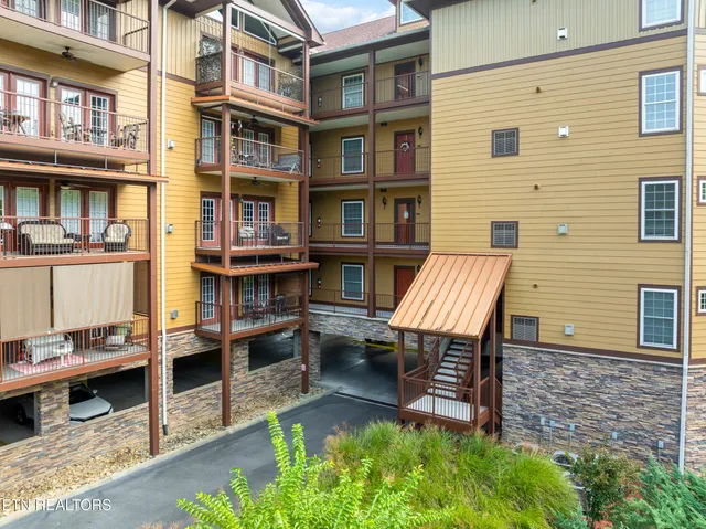 $369,900 | 527 River Pl Way, Unit 516, Sevierville, TN 37862