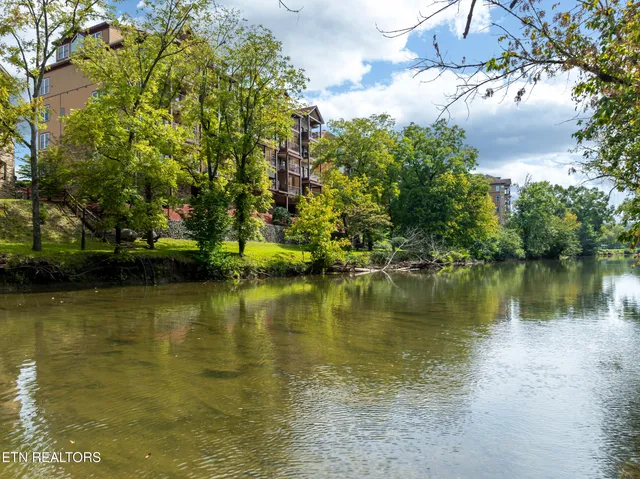 $369,900 | 527 River Pl Way, Unit 516, Sevierville, TN 37862