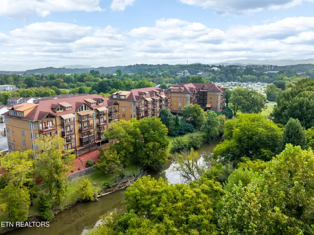 $369,900 | 527 River Pl Way, Unit 516, Sevierville, TN 37862