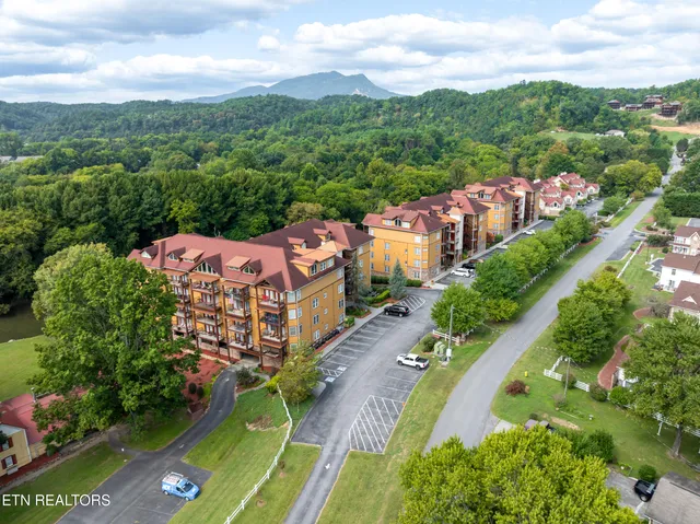 $369,900 | 527 River Pl Way, Unit 516, Sevierville, TN 37862