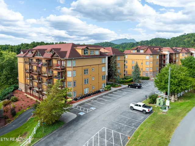 $369,900 | 527 River Pl Way, Unit 516, Sevierville, TN 37862