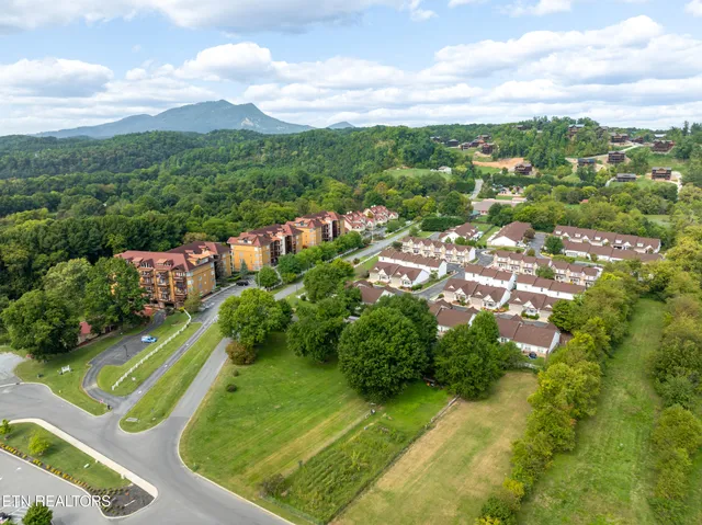 $369,900 | 527 River Pl Way, Unit 516, Sevierville, TN 37862