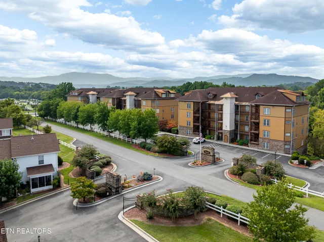 $369,900 | 527 River Pl Way, Unit 516, Sevierville, TN 37862