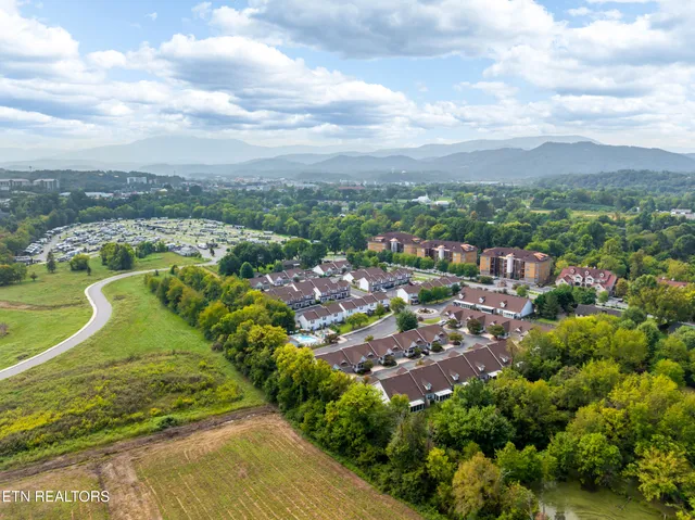 $369,900 | 527 River Pl Way, Unit 516, Sevierville, TN 37862