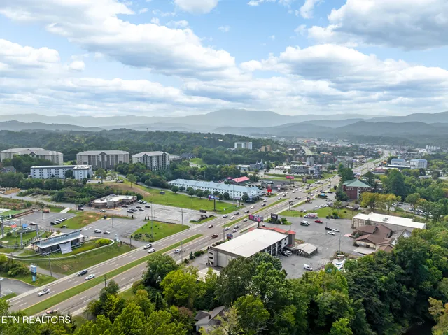 $369,900 | 527 River Pl Way, Unit 516, Sevierville, TN 37862