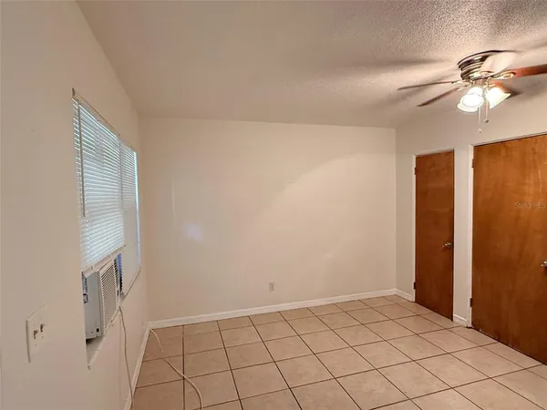 $995 | 2404 10th Street West, Unit 4, Bradenton, FL 34205