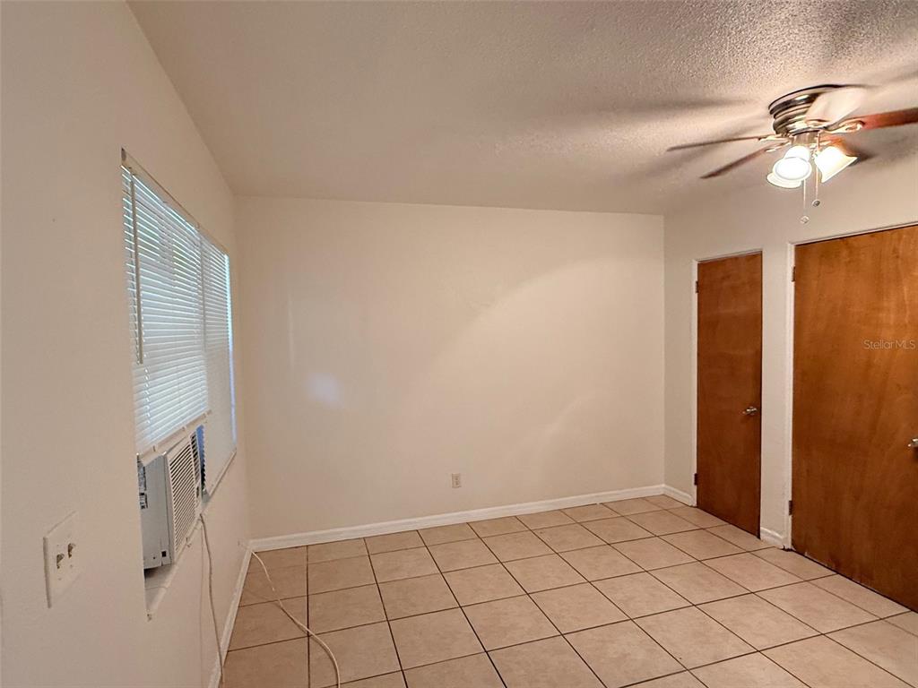 2404 10th Street West, Unit 4 Bradenton, FL 34205 - Photo 3 of 8