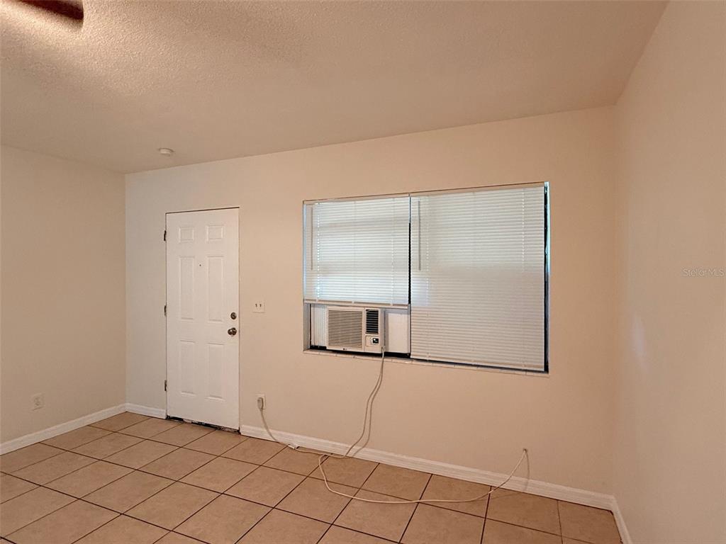 2404 10th Street West, Unit 4 Bradenton, FL 34205 - Photo 5 of 8