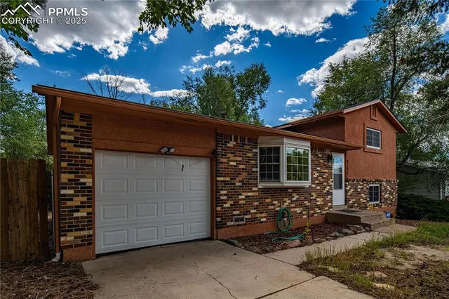 a view of a house with a garage