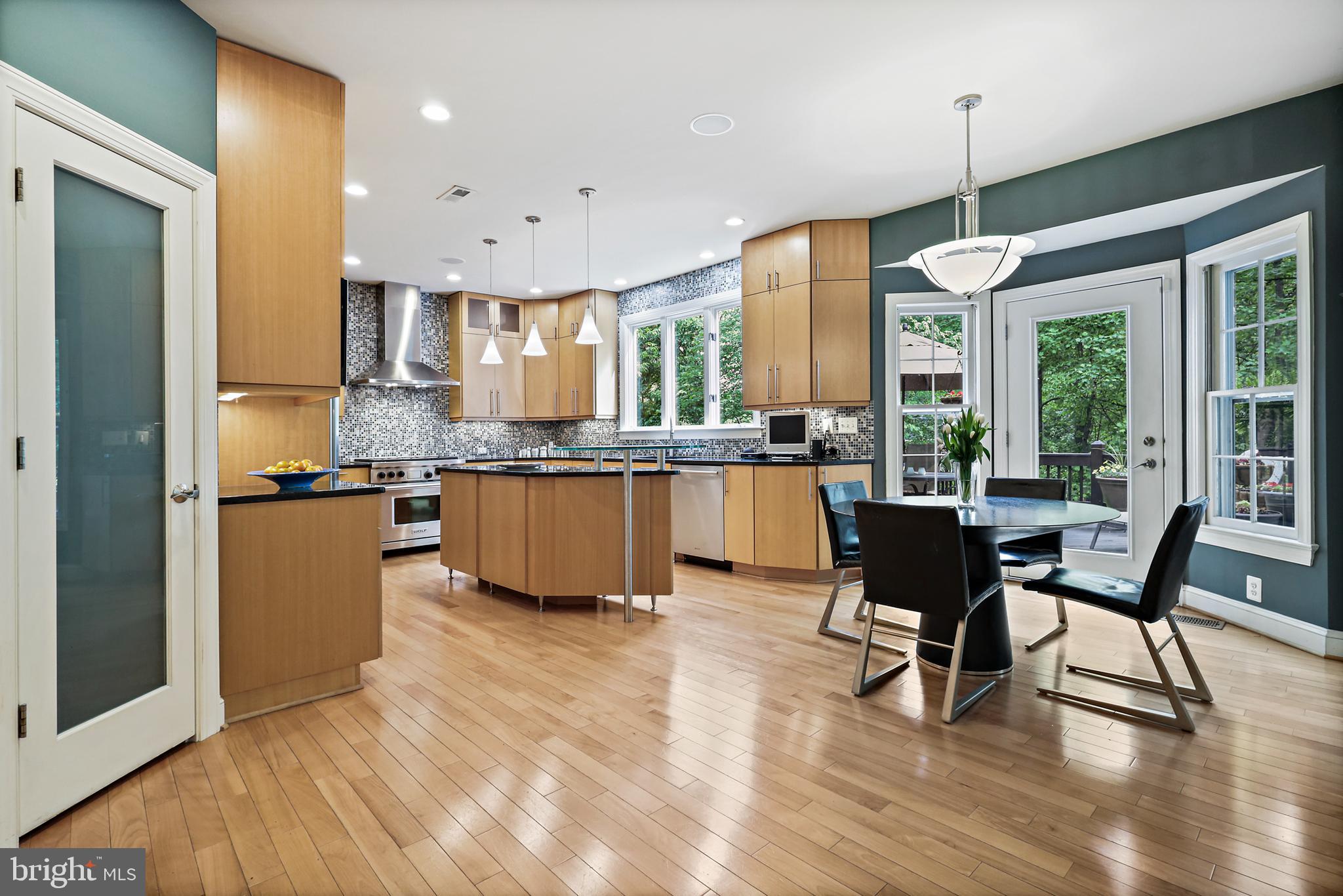 11406 Towering Oak Way Reston, VA 20194 - Photo 18 of 53 Kitchen with large pantry on left
