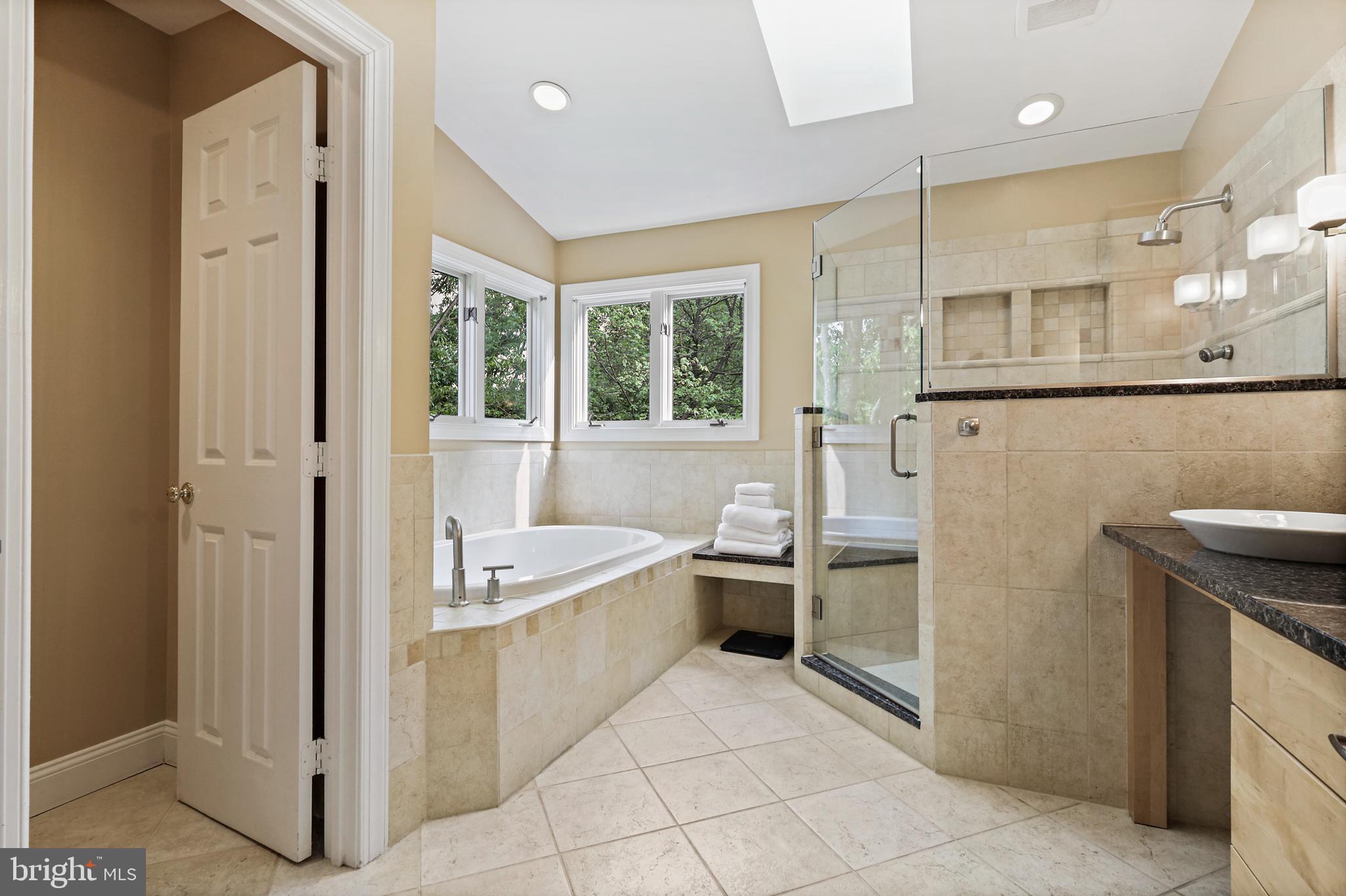 11406 Towering Oak Way Reston, VA 20194 - Photo 32 of 53 Primary suite full bathroom