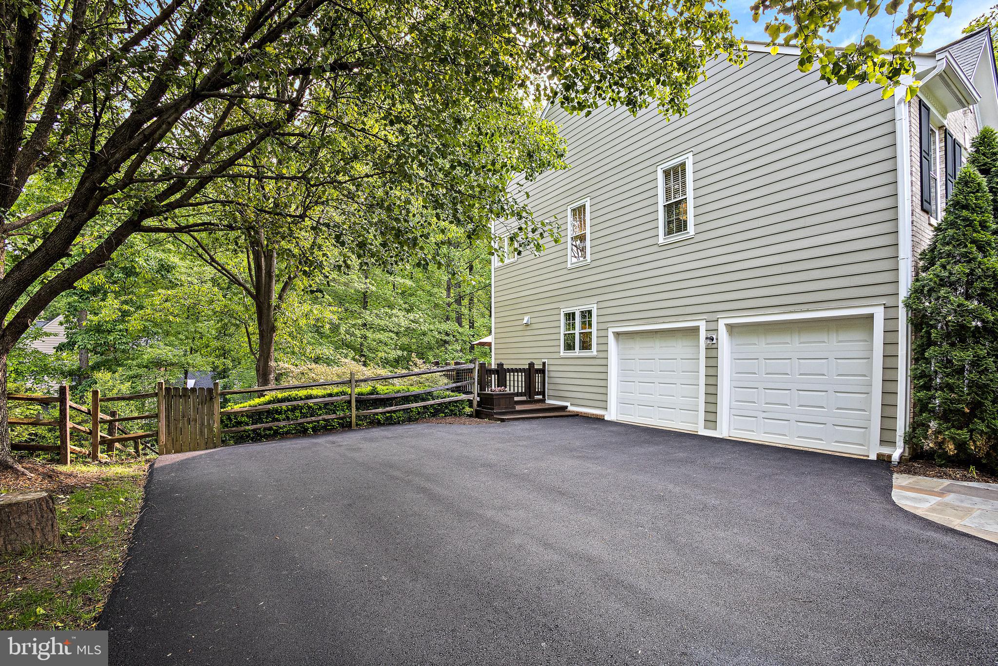 11406 Towering Oak Way Reston, VA 20194 - Photo 4 of 53 2 car side-load garage