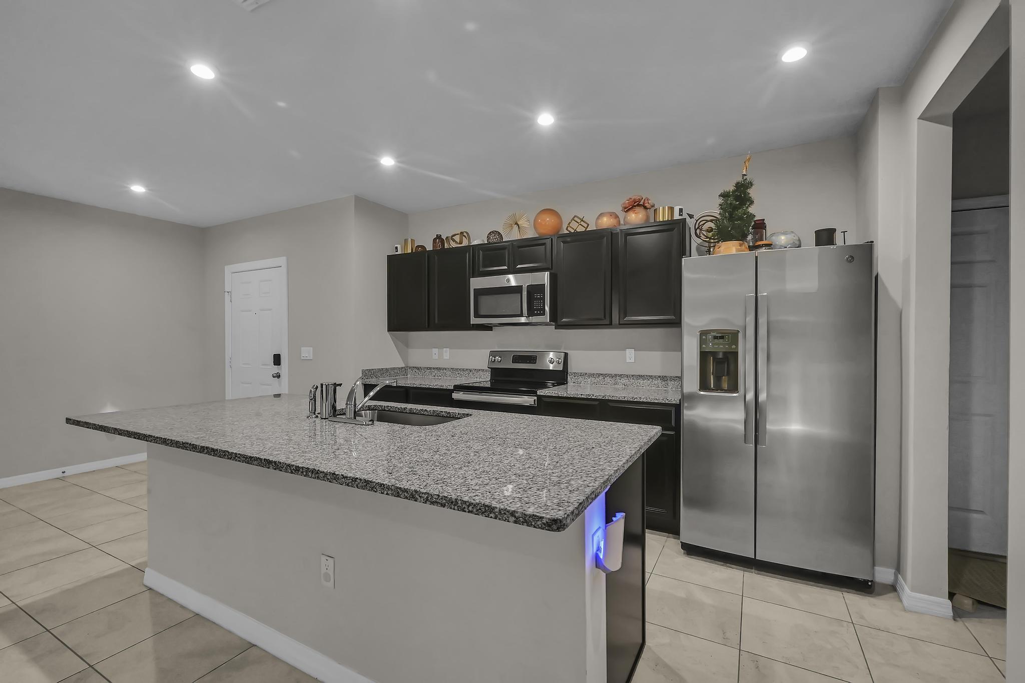 3351 Liberty Square Way Fort Pierce, FL 34982 - Photo 3 of 27 Z63_7999