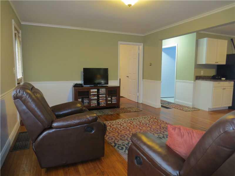 432 Freeport Road Freeport, PA 16229 - Photo 3 of 18 Living Room.
