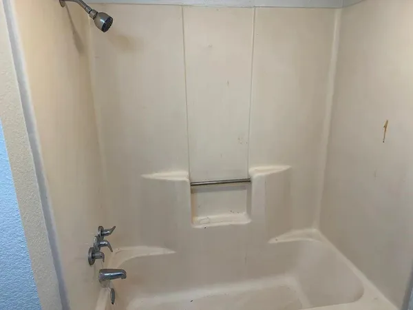 $950 | 509 West Coffin Street, Denison, TX 75020